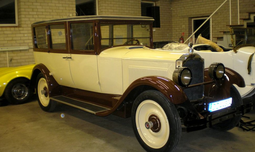 „Packard 333 Limousine“ (1925 m.)