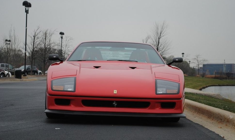 Kokybiška „Ferrari F40“ kopija