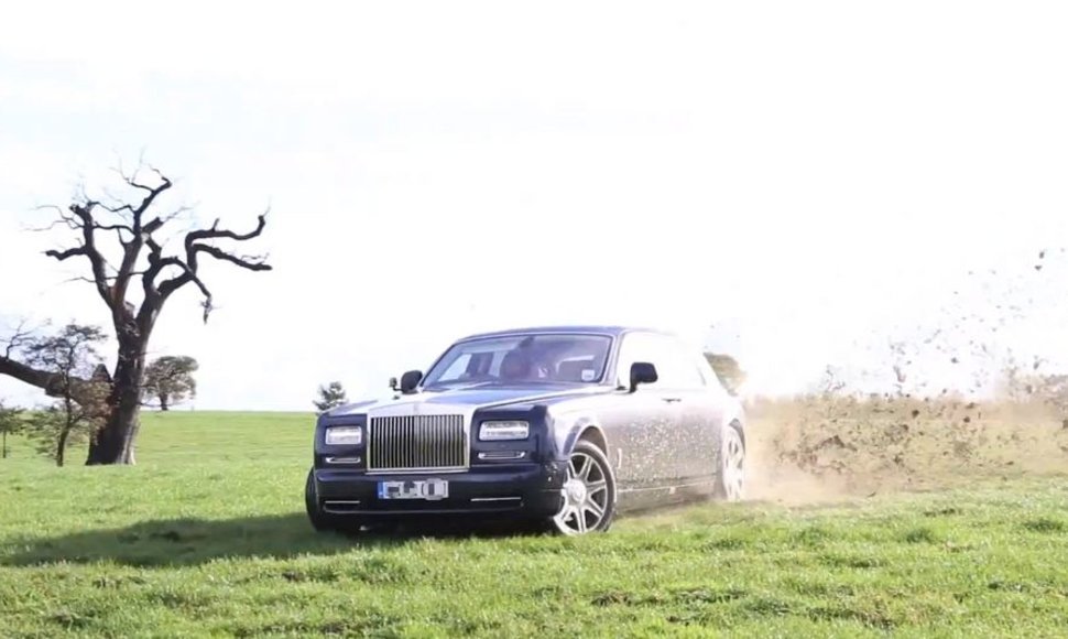 „Rolls-Royce Phantom“ slysta per veją