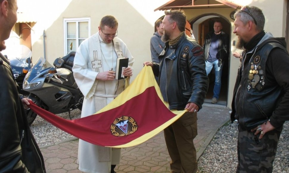 Vilniaus evangelikų liuteronų bažnyčioje palaiminta Lietuvos motociklistų klubo vėliava
