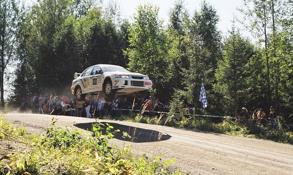Sauliaus Girdausko ir Žilvino Sakalausko ekipažas „Neste Oil rally“ Suomijoje