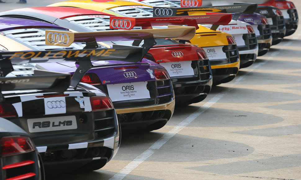 „Audi R8 LMS“ automobiliai