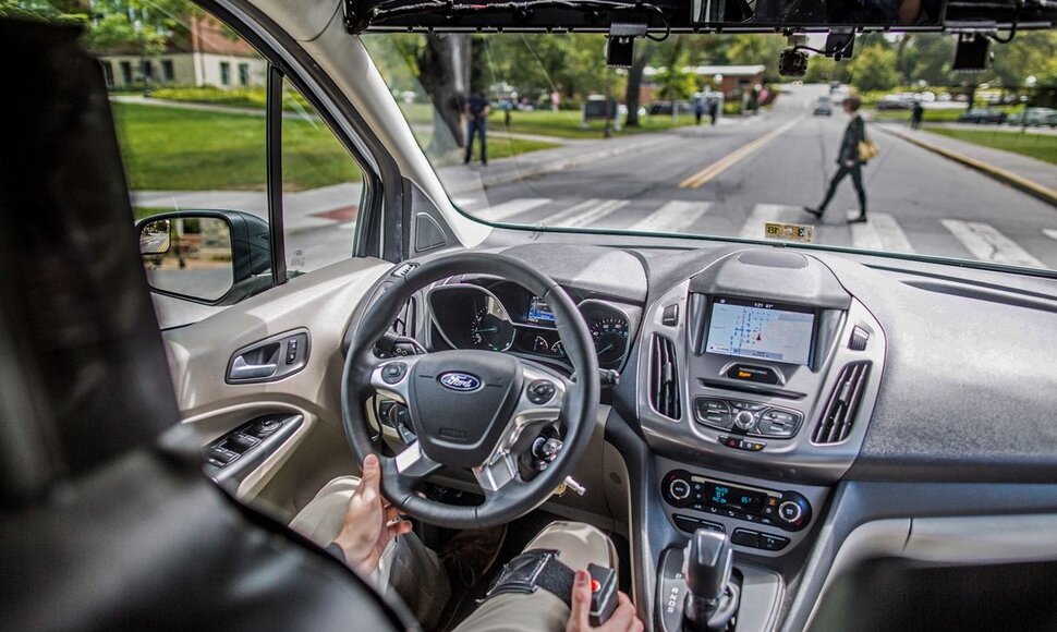 „Ford“ eksperimentas: automobilis „be vairuotojo“