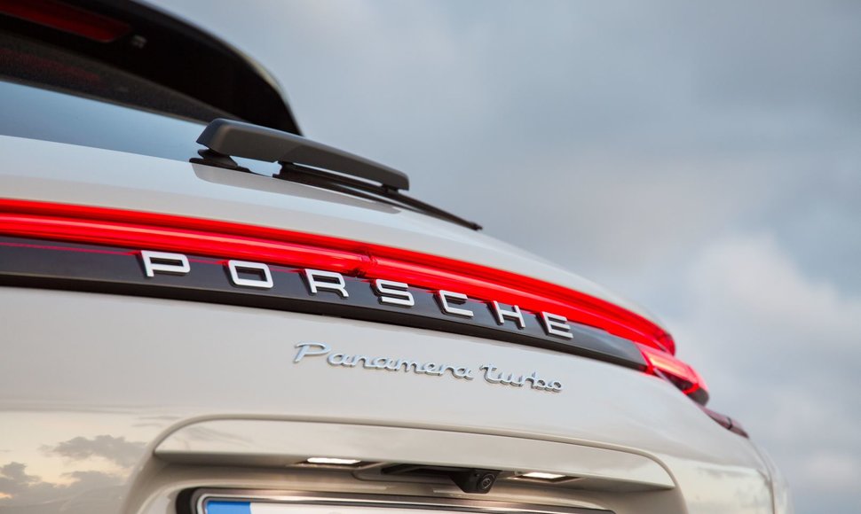 „Porsche Panamera Turbo Sport Turismo“
