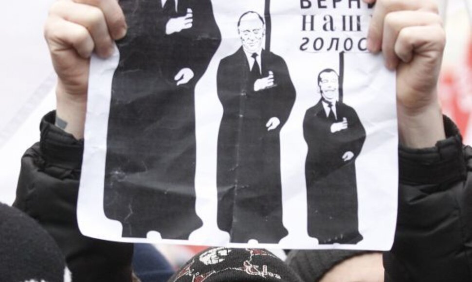 Mitingo dalyvių atsine&scaron;ti plakatai