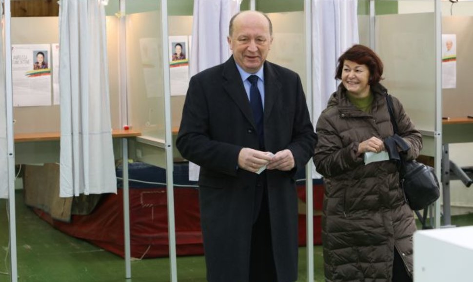 A.Kubilius balsavo Seimo rinkimuose. 