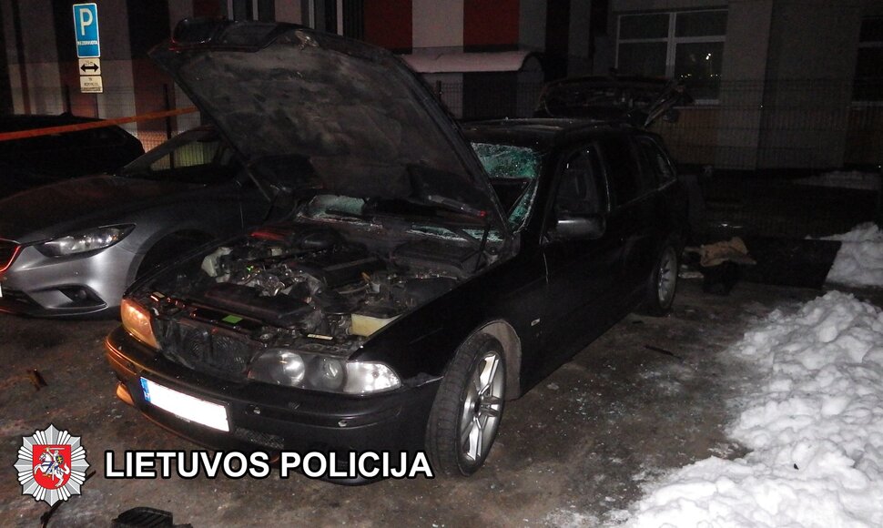 Naujojoje Vilnioje susprogdintas automobilis