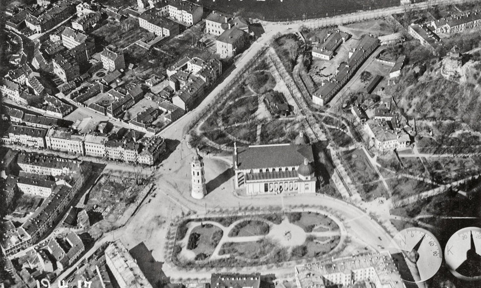 Vilniaus katedra ir katedros aikštė. Fotografuota iš lėktuvo. 1917 m. balandžio 19 d.