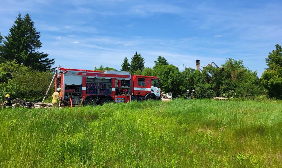 Vilniaus rajone, už Nemenčinės, pirmadienį per gaisrą name žuvo žmogus