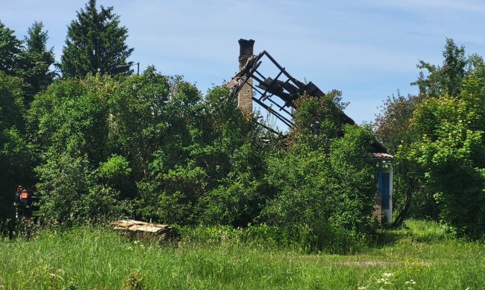 Vilniaus rajone, už Nemenčinės, pirmadienį per gaisrą name žuvo žmogus