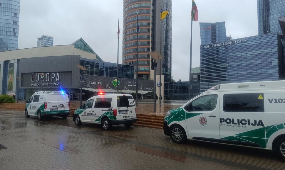 Vilniaus prekybos centre &bdquo;Europa&ldquo; peiliu ginkluotas vyras sužalojo žmogų