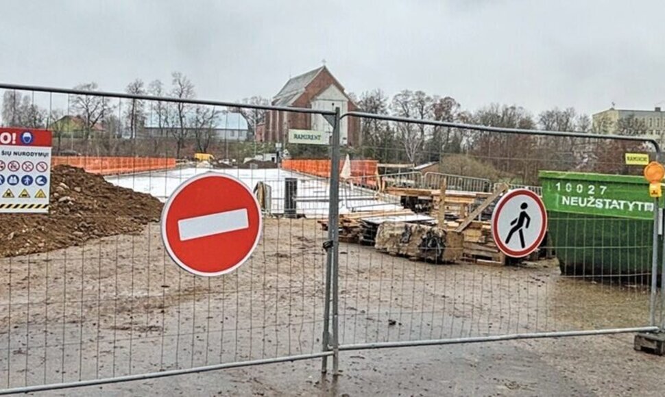 Rugpjūčio mėnesį Tilto g. tilto remonto konstrukcinėje dalyje buvo nustatyti projektiniai neatitikimai, kurie galėjo lemti statinio ilgaamži&scaron;kumą ir patikimumą ir visus kitus dalykus