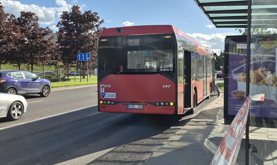 Vilniuje, Pilaitės prospekte, stotelėje autobusas pervažiavo moters koją