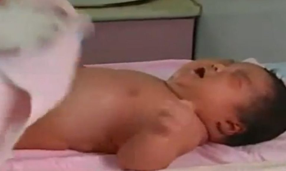 7 kg sveriantis kūdikis, gimęs Kinijoje