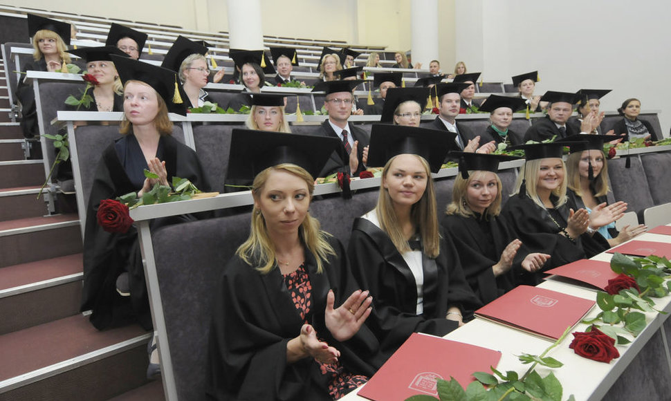 2010 m. rugsėjo 1 d. Mykolo Romerio universitete įteikti pirmieji Lietuvoje bendrieji jungtinių studijų programų magistro diplomai
