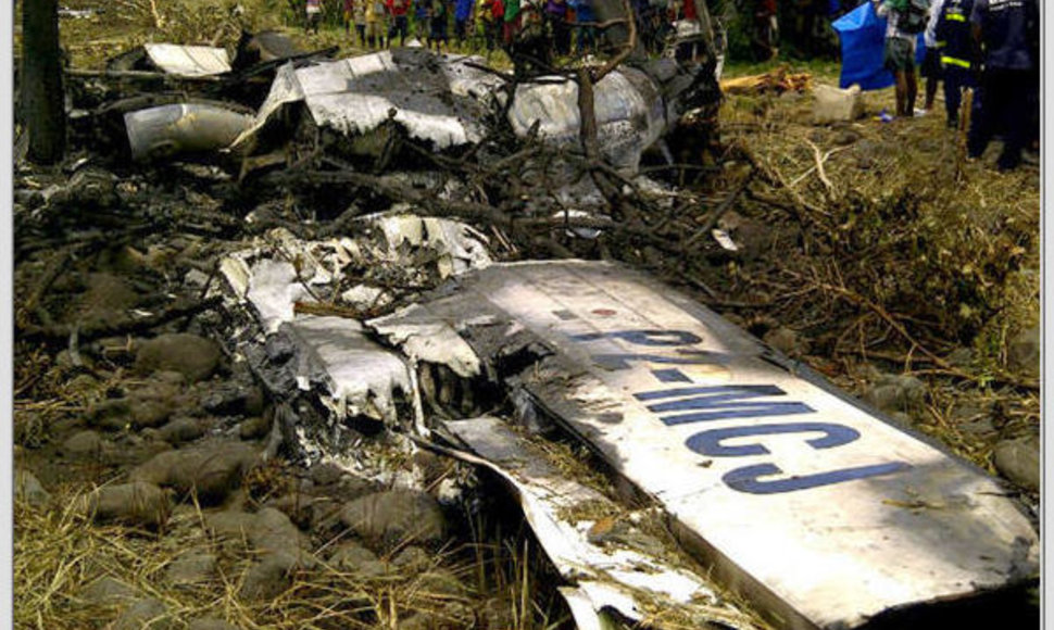 Papua Naujojoje Gvinėjoje sudužusio lėktuvo liekanos