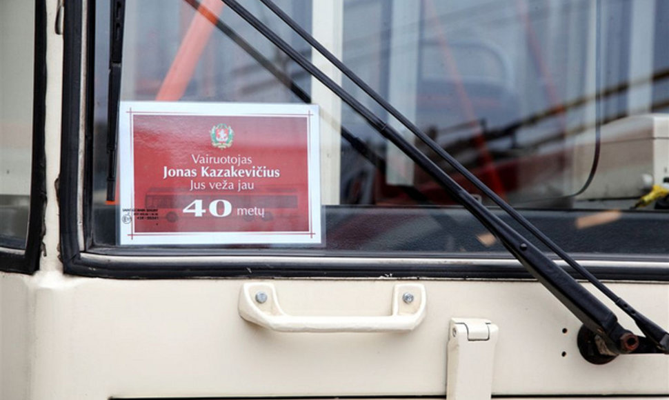 Ilgamečiams troleibusų ir  autobusų vairuotojams – tai pažyminčios kortelės