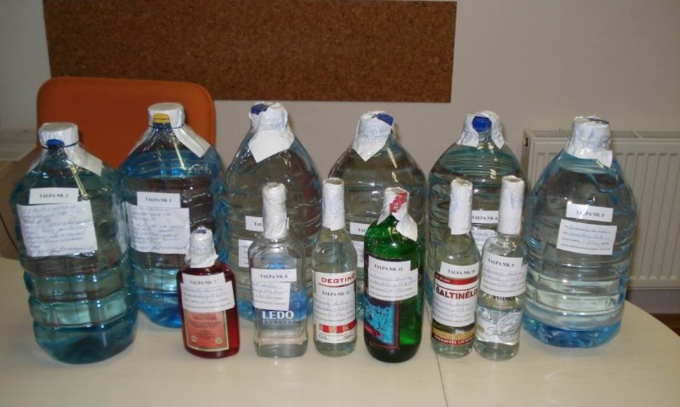 Vievio miesto gyventojas gabeno 10 litrų skysčio, kaip įtariama, denatūruoto etilo alkoholio.