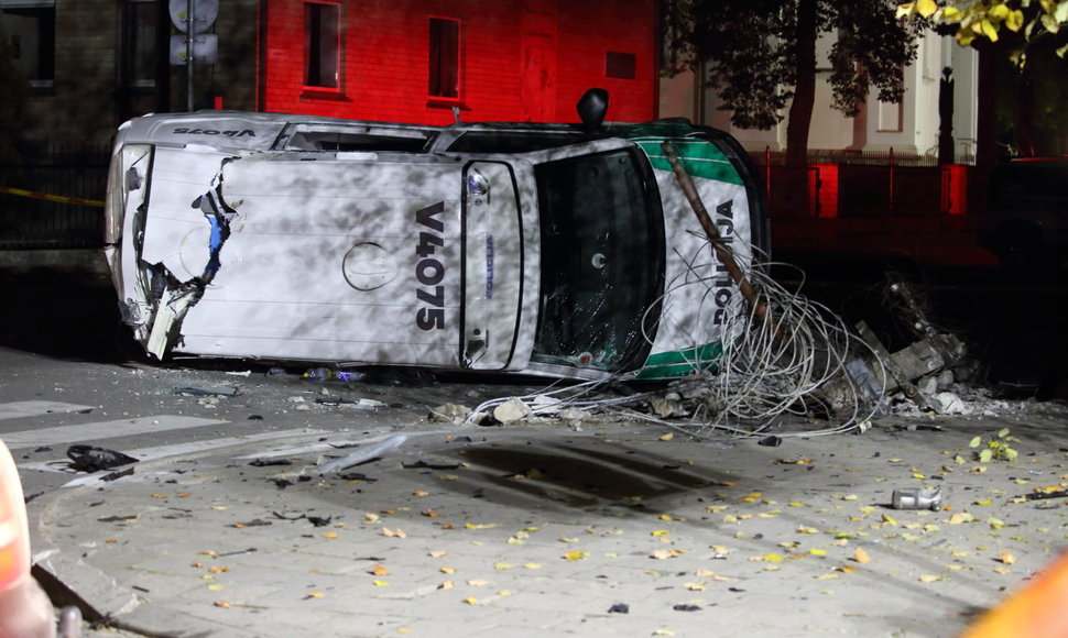 Širvintose „Audi“ taranavo policijos autobusiuką