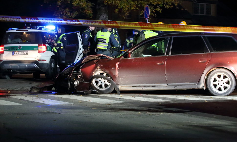 Širvintose „Audi“ taranavo policijos autobusiuką