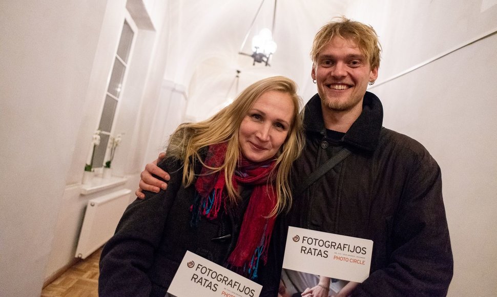 Dvyliktojo tarptautinio fotožurnalistikos festivalio „Vilniaus fotografijos ratas" nugalėtojai Mikkelis Hørlyckas ir Sandra Hoyn.