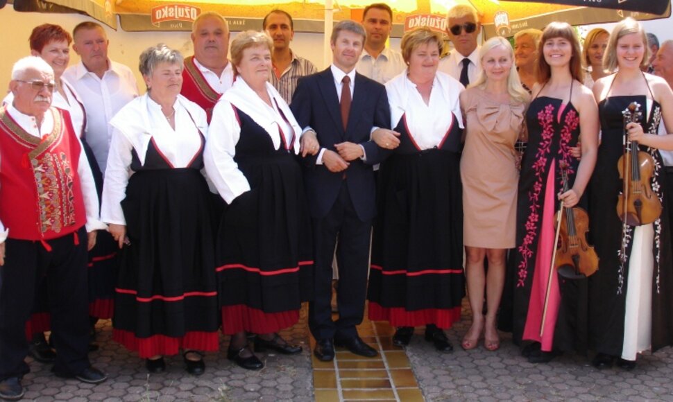 Rima Koic ir Mindaugas Rukštelė su šventės dalyviais
