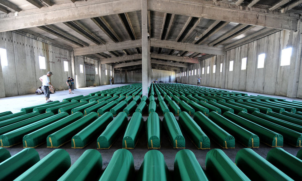 Srebrenicos genocido aukų karstai