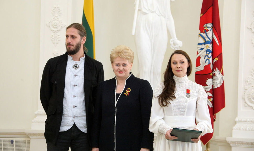 Aistė Smilgevičiūtė ir Rokas Radzevičius su LR prezidente Dalia Grybauskaite