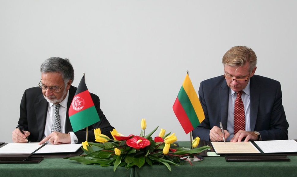 Ministrai pasirašė Lietuvos ir Afganistano užsienio reikalų ministrai pasirašė bendradarbiavimo memorandumą