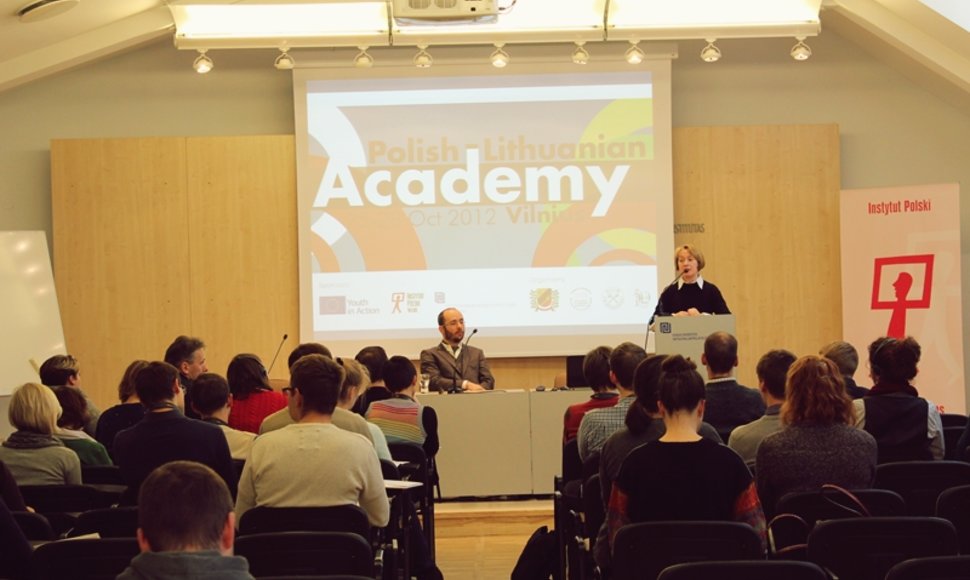 Studentai iš Lenkijos ir Lietuvos ieškojo bendros perspektyvos 2012 spalio 25-28 d. Vilniuje vykusioje Lenkijos-Lietuvos akademijoje.
