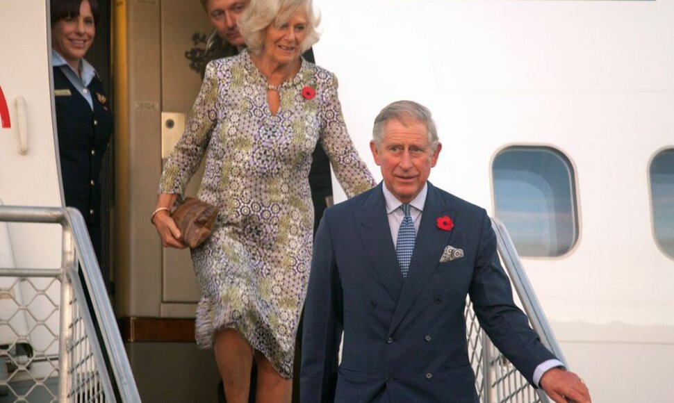 Princas Charlesas ir jo žmona Camilla atvyko į Papua Naująją Gvinėją