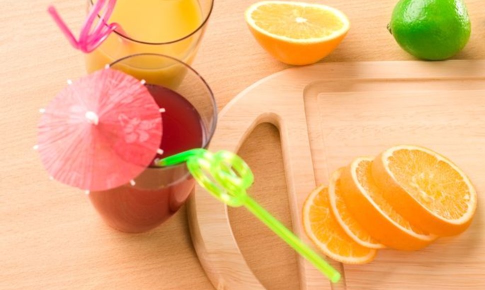Viena sulčių kokteilio stiklinė padės gauti visą įvairių naudingų medžiagų puokštę. 
