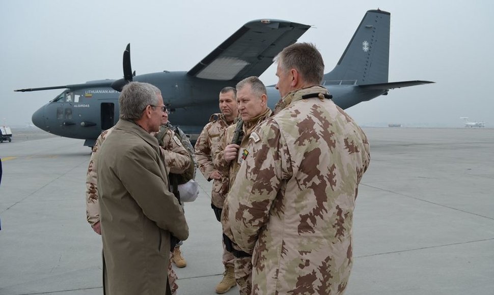 Lietuvos kariuomenės vadas Arvydas Pocius lanko Afganistane tarnaujančius Lietuvos karius