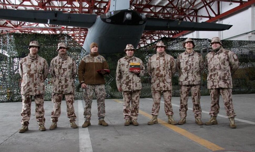 Iš Lietuvos išlydėta mokymo grupė, rengsianti Afganistano sraigtasparnių pilotus ir sraigtasparnius aptarnaujantį personalą