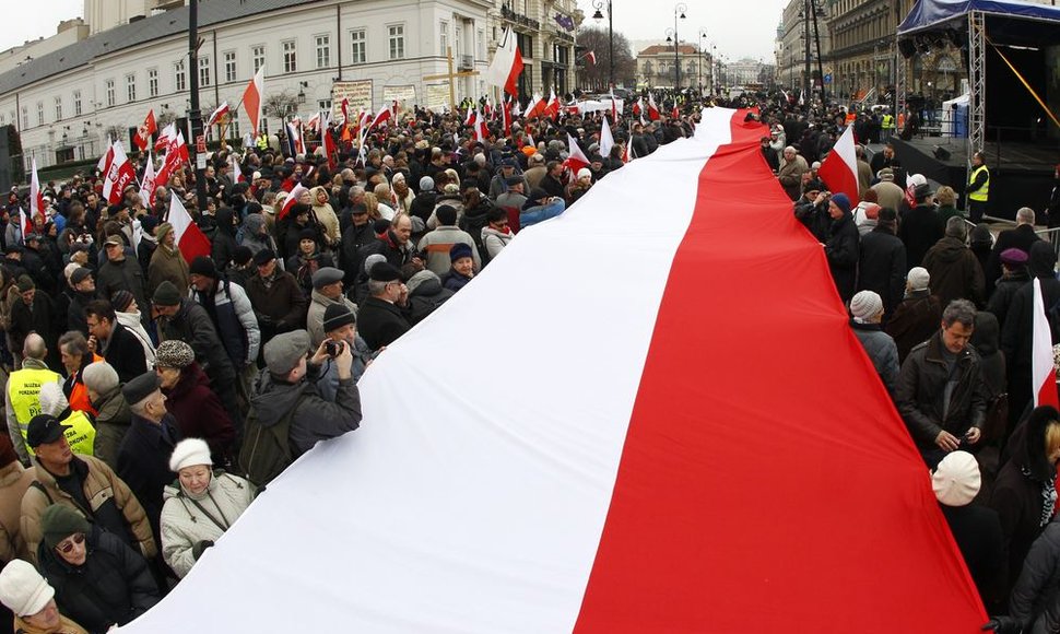 Lenkijoje protestuotojai kaltina Rusijos lyderį Vladimirą Putiną dėl prezidento Lecho Kaczynskio žūties
