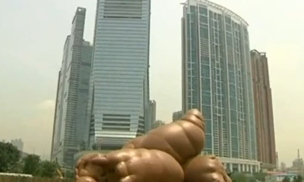  Traukos centras Honkonge – milžiniška pripučiama išmatų krūva