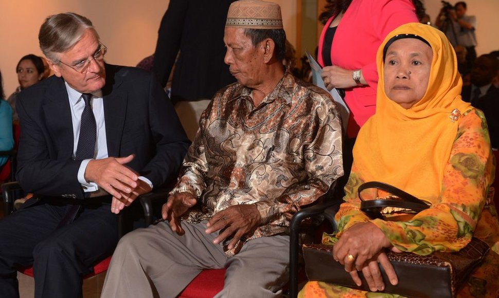Nyderlandų ambasadorius Indonezijoje Tjeerdas De Zwaanas (kairėje)
