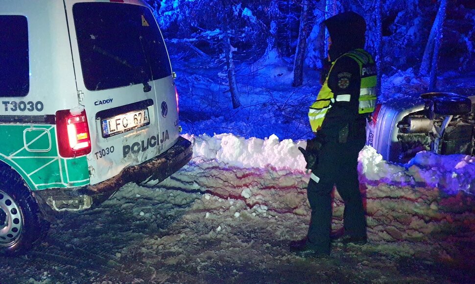 &bdquo;Peugeot&ldquo; trenkėsi į policijos tarnybinį automobilį