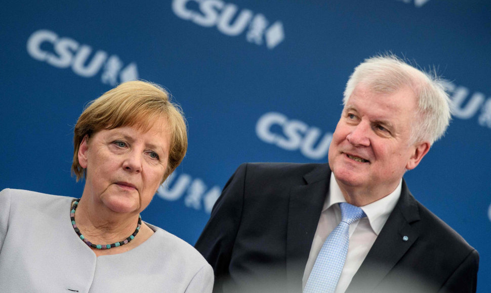 Angela Merkel ir Horstas Seehoferis