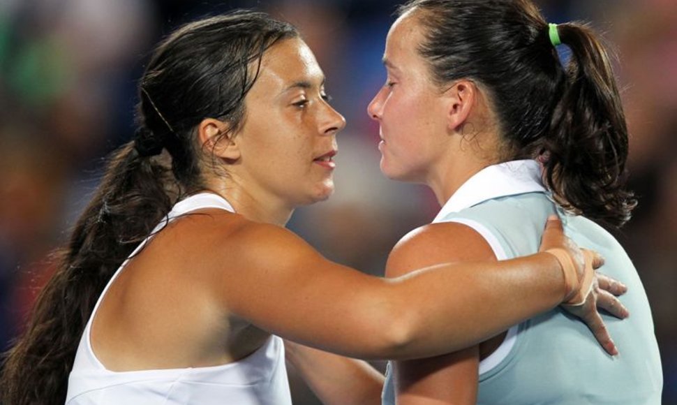 Marion Bartoli 6:0, 6:0 sutriuškino Jarmilą Gajdosovą