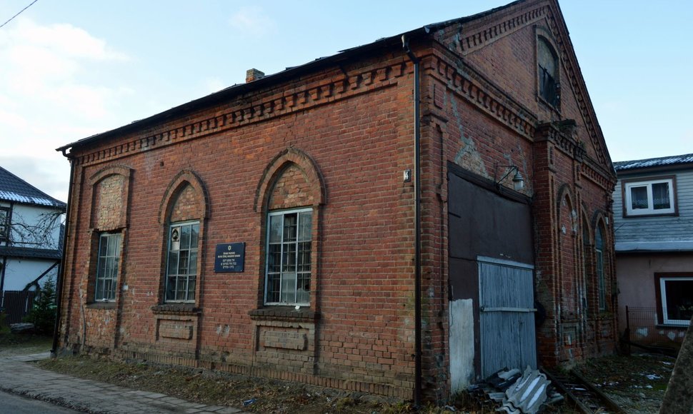 Lietuvai atkūrus nepriklausomybę žydų maldos namų pastate veikė padangų montavimo įmonė