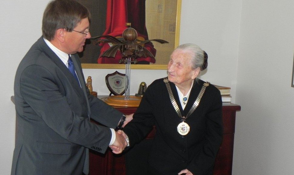 Šiaulius trečiadienį vieną valandą valdė šimtametė buvusi advokatė.