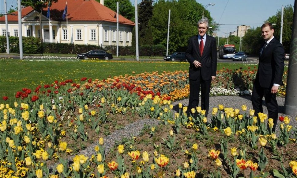 M.Monkevičius (d.) su Nyderlandų ambasadoriumi K.Spaansu.