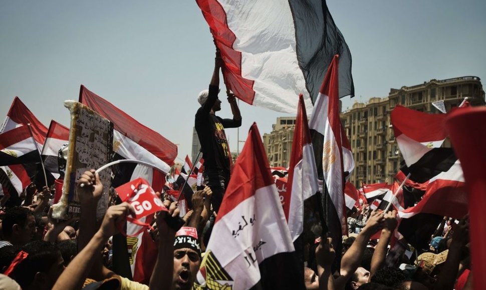 Kairo Tahiro aikštėje susirinko tūkstančiai protestuotojų