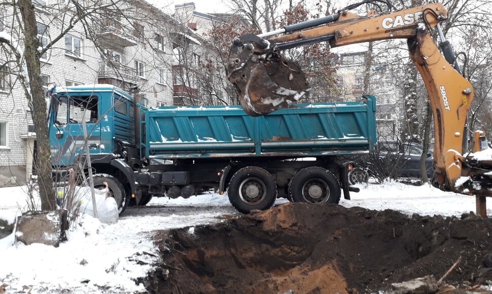 Požeminių konteinerių aik&scaron;telės įrengimas Algirdo gatvėje