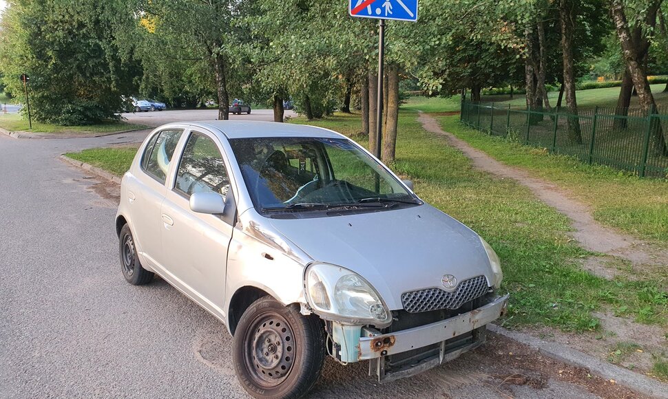 Apleisti automobiliai Fabijoni&scaron;kėse
