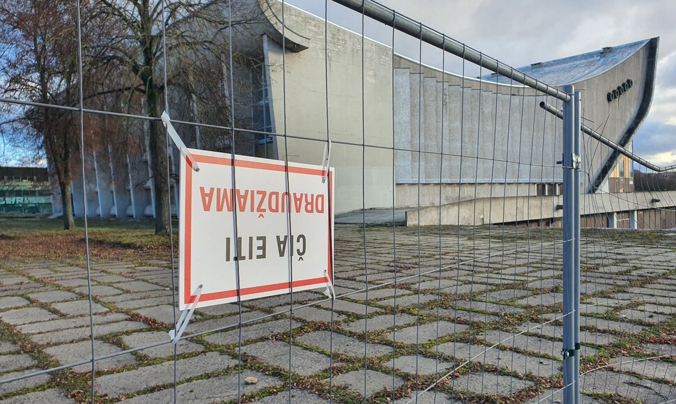 Savaitgalį vandalai niokojo Sporto rūmus