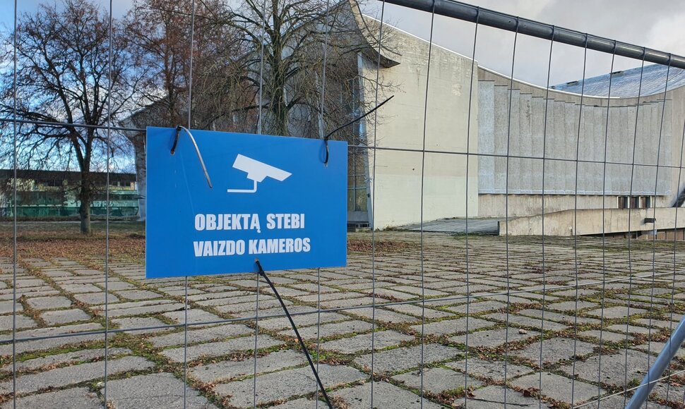 Savaitgalį vandalai niokojo Sporto rūmus
