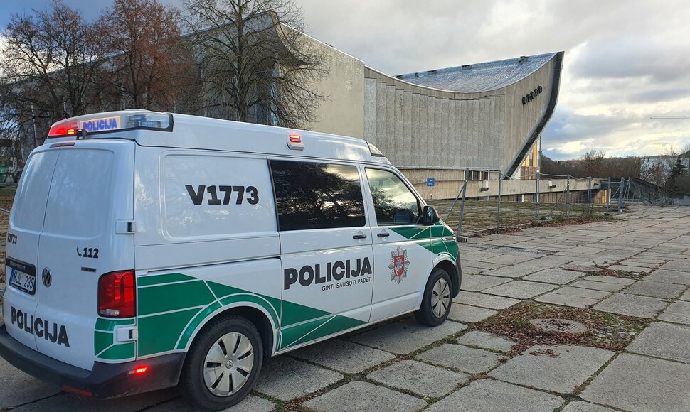 Savaitgalį vandalai niokojo Sporto rūmus