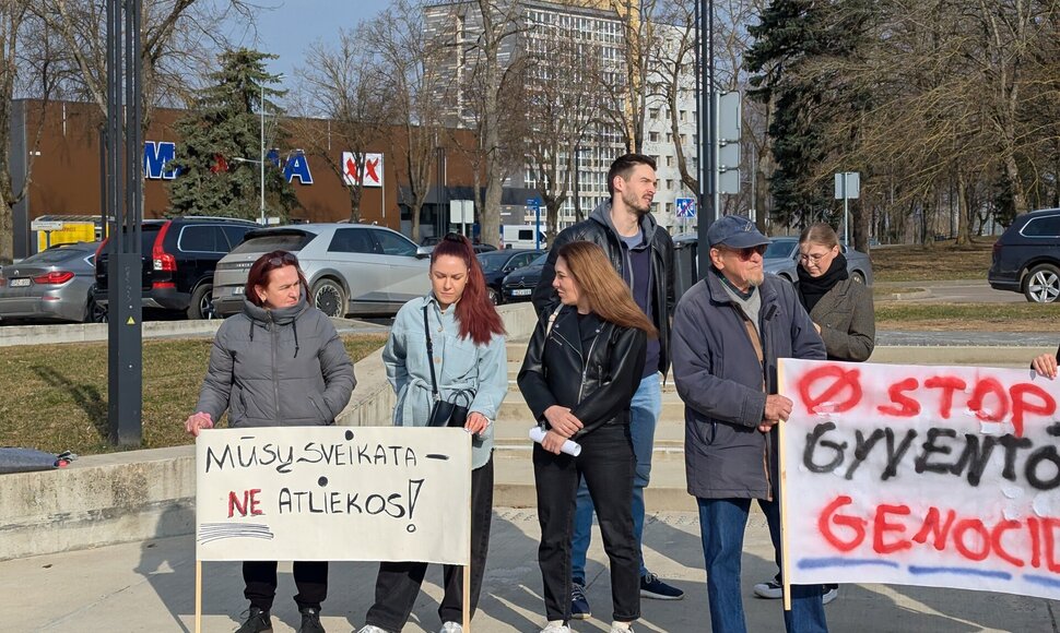 Piketas dėl Kazoki&scaron;kių sąvartyno tar&scaron;os prie Elektrėnų savivaldybės